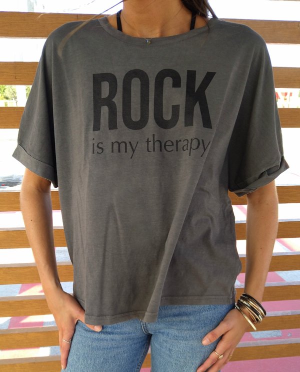 t-shirt-loose-rock-is-my-therapy-gris-used-ecriture-black